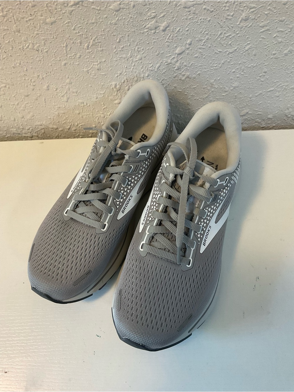 Women's NWOT 9W Brooks Ghost 14 no box. - Picture 2 of 6